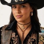 Colar Boiadeira Estilo Country Rodeio Feminino Ajustável com Detalhes e Pingente...